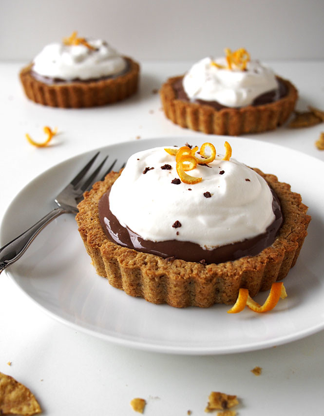 What's cuter than single-serve chocolate cream pies? They're way better with a gingery-snap crust!