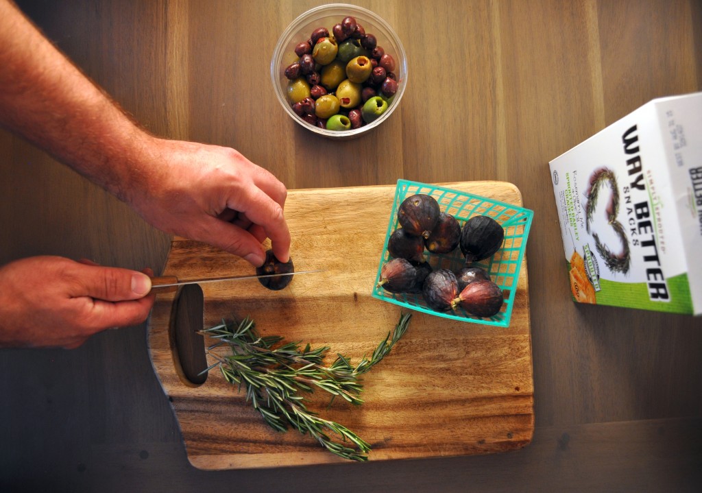 cutting figs for fresh fig and olive tapenade.